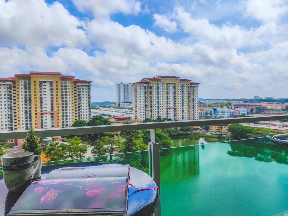 Apartment -lake View- Mount Austin Ikea Toppen 10 Mins - A110 *