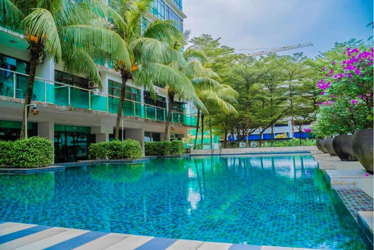 Apartment -lake View- Mount Austin Ikea Toppen 10 Mins - A110 Johor Bahru